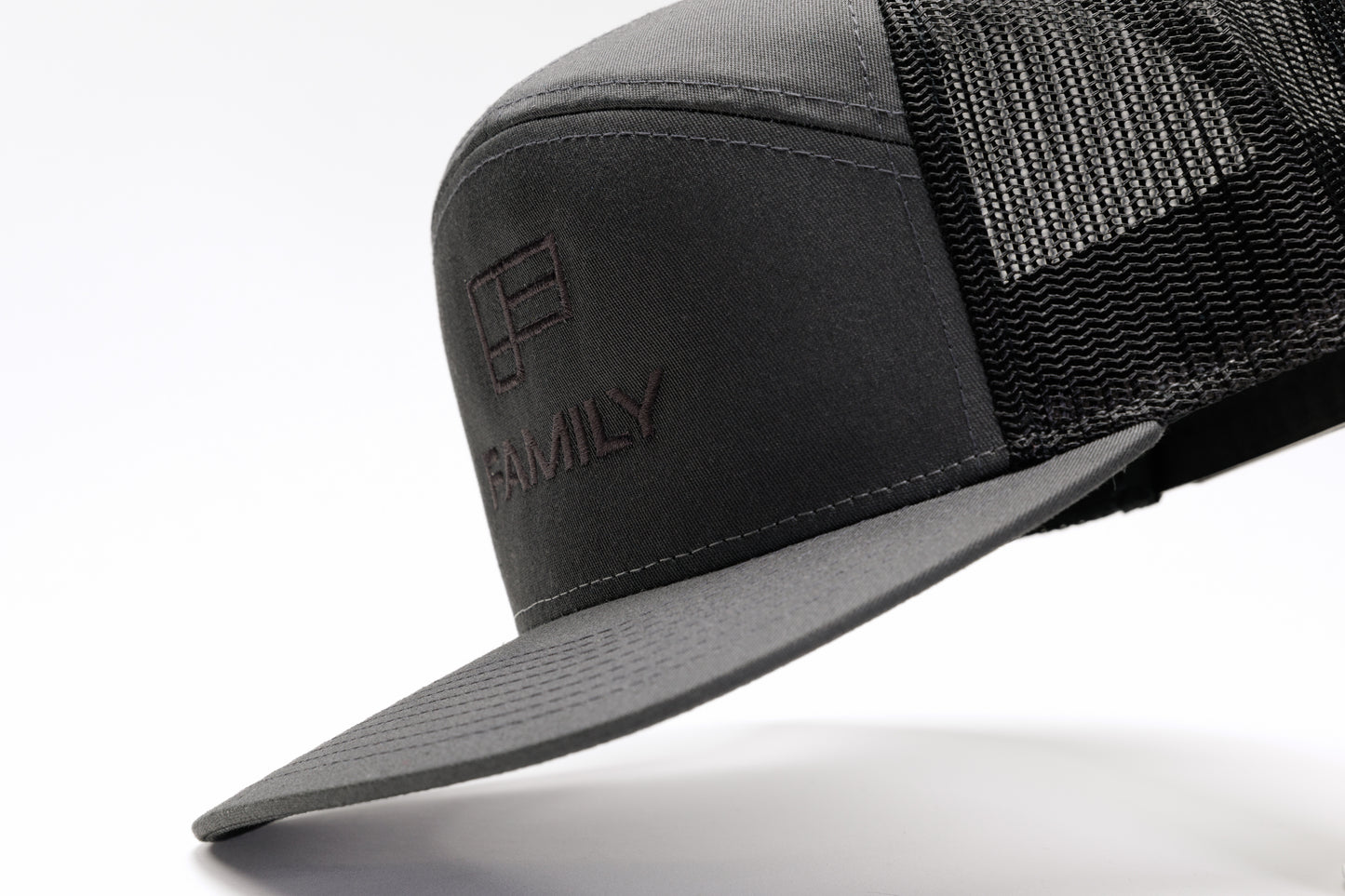 Family Seven-Panel Trucker - Grey/Black